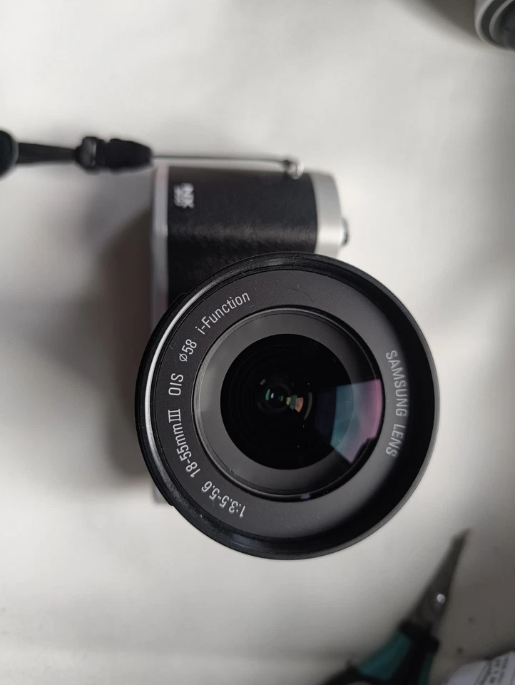 Samsung NX300 20.3MP Digitalkamera (mit 18-55mm Objektiv) - Bild 3 von 4