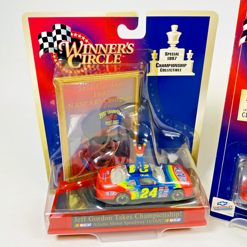 Winner's Circle Jeff Gordon Takes Championship 1997 & 1998 - Nascar 1:64 Diecast - Picture 2 of 13