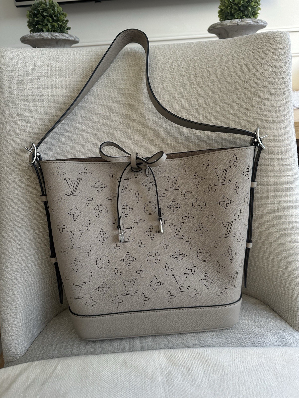LOUIS VUITTON Flor NM Monogram Mahina Shoulder Bag leather Galet  