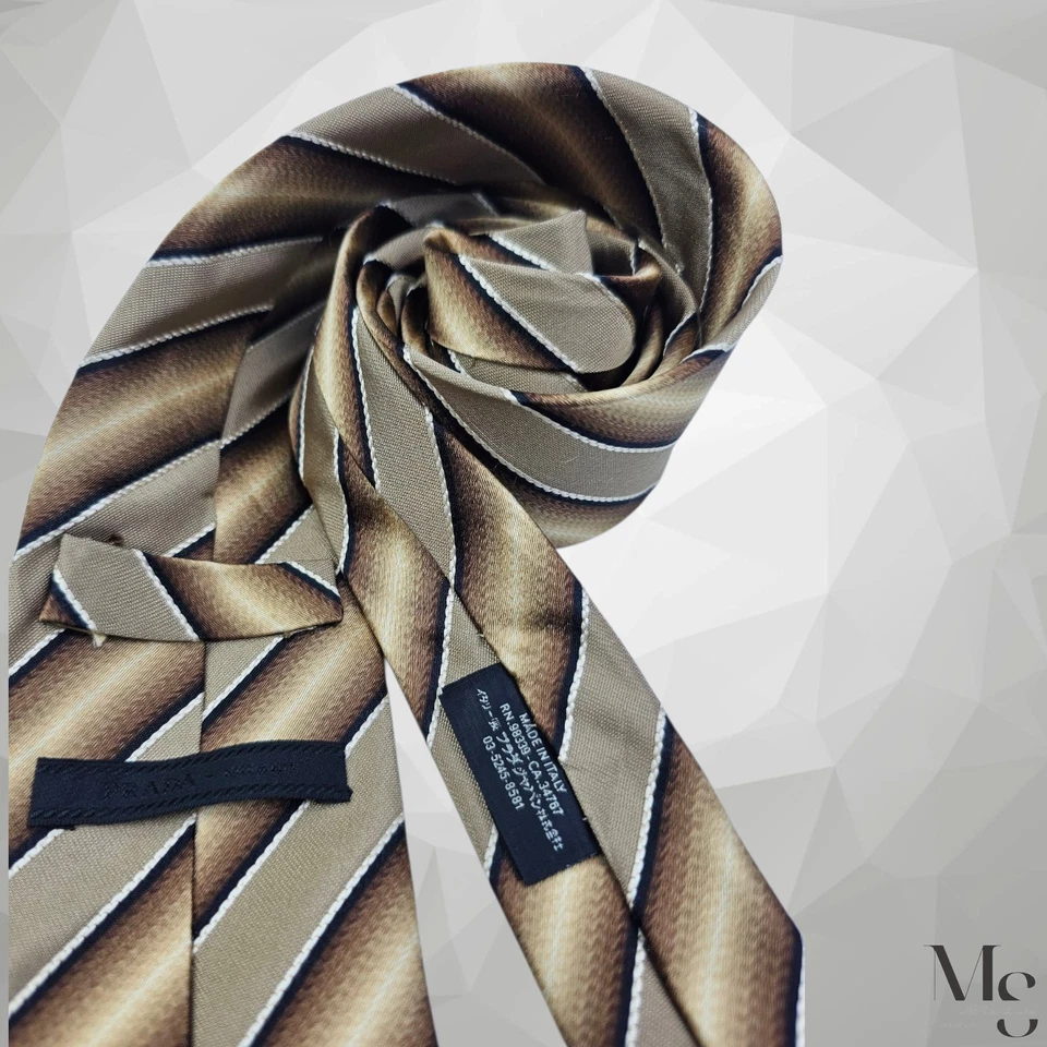 Gravata de seda luxuosa listrada verde e marrom PRADA feita na Itália 59”-3,25” EX COND - Imagem 4 de 4