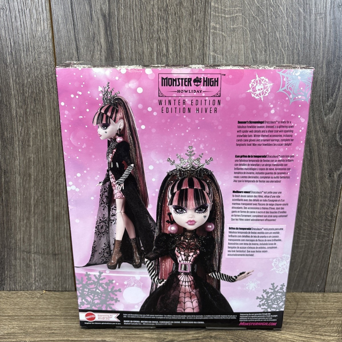 モンスターハイ　Howliday Winter Edition ドラキュローラ Monster High Howliday Winter Edition Draculaura Doll G1