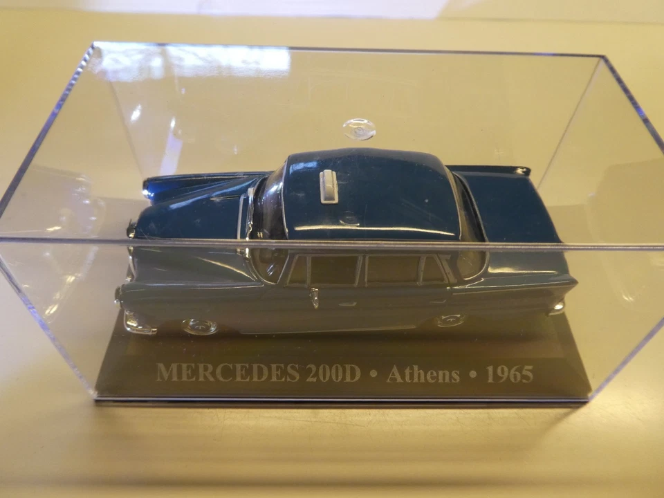 Modellauto Mercedes 200 D Heckflosse Taxi Athen, M 1:43, mit Stern - Bild 4 von 4