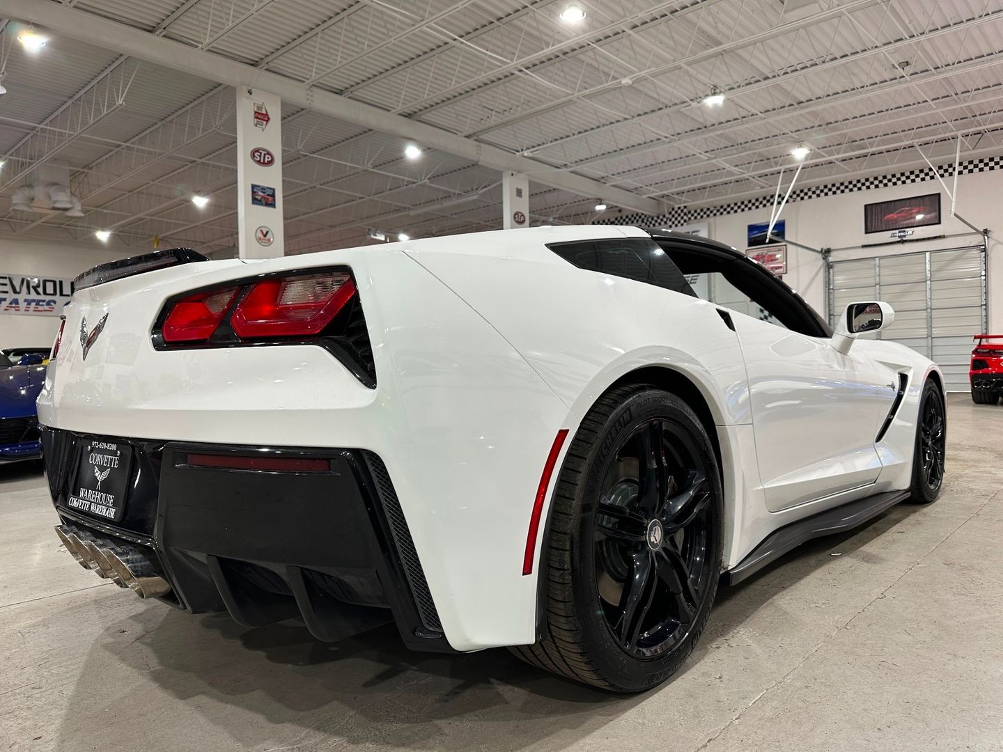 2016 [G8G] Arctic White Chevrolet Corvette   | C7 Corvette Photo 7