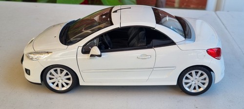 NOREV Peugeot 207 CC White & Solido 206 CC 1:18 - Picture 7 of 18