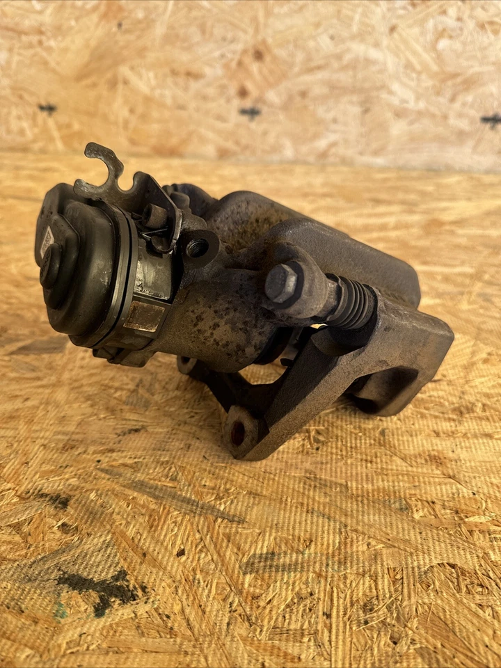 11-16 BMW 528i 535i F10 PINZA FRENO PASAJERO TRASERO DERECHO ELÉCTRICA OEM (RC-10) Foto 4 de 4