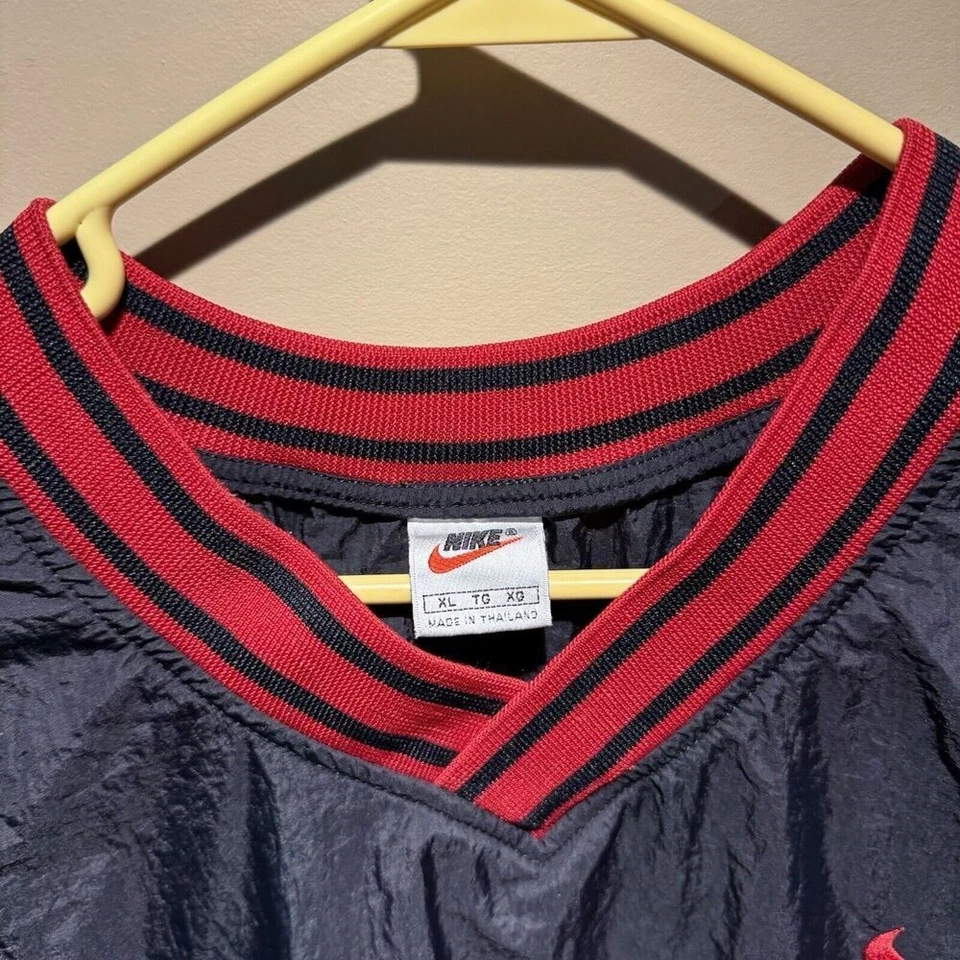 Pullover cortavientos Nike cuello en V negro rojo para hombre talla X-grande Y2K años 2000 Foto 3 de 4