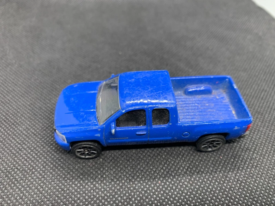 Majorette - Chevrolet Silverado 2016 azul - diecast - escala 1:64 - usado (2) Foto 3 de 4