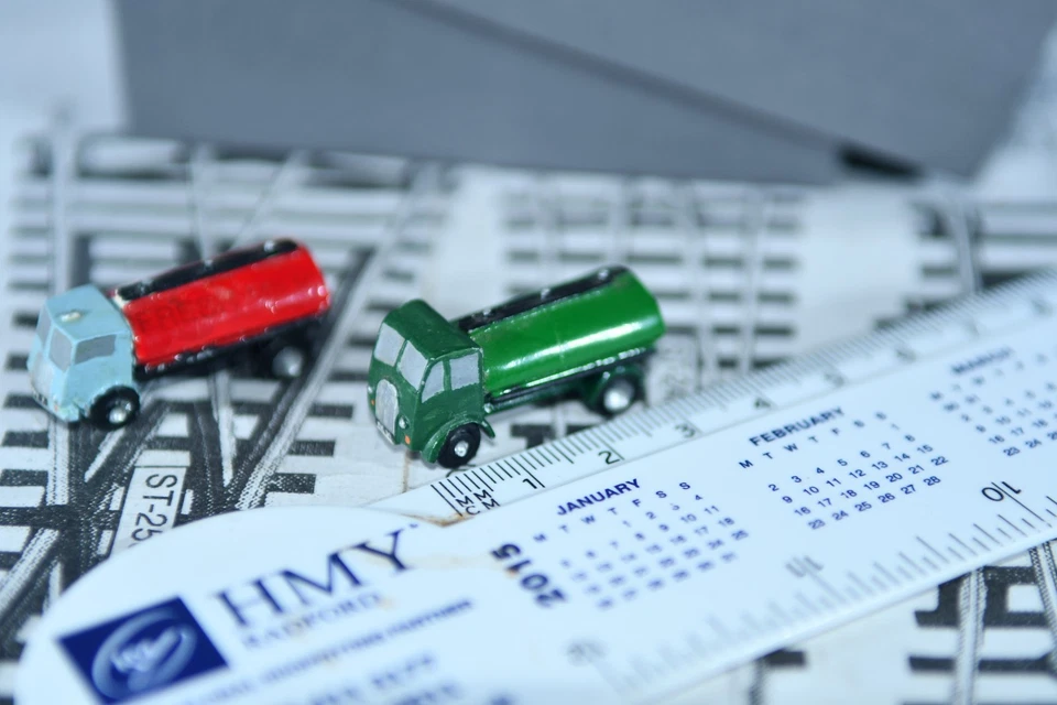 3 Off 1955-1963 Meccano ? Dinky ? Toys. Die Cast Aviation/Petrol Tankers. — 第 2/4 张图片