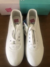 NWT In Box Hanes Her Way Size 10W Soft Fit White Canvas Shoes
