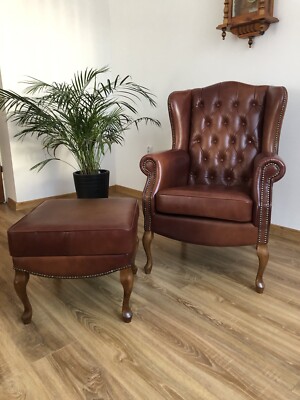 Luxuriöser Chesterfield Ohrensessel + Louis-Stil Hocker - Echtleder, Handmade