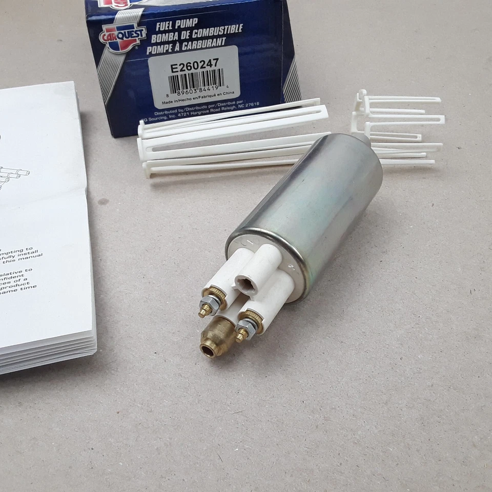 Bomba de combustible eléctrica Carquest E260247 para camioneta Nissan D21 (1986-1992, 1995) Foto 2 de 4