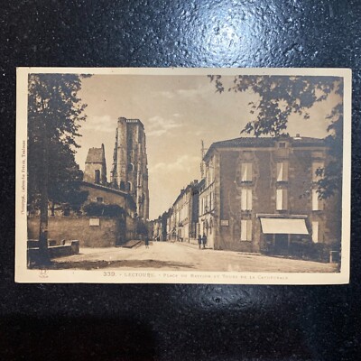 CPA - LESEN - PLACE DU BASTION ET TOURS DE LA CATHÉDRALE