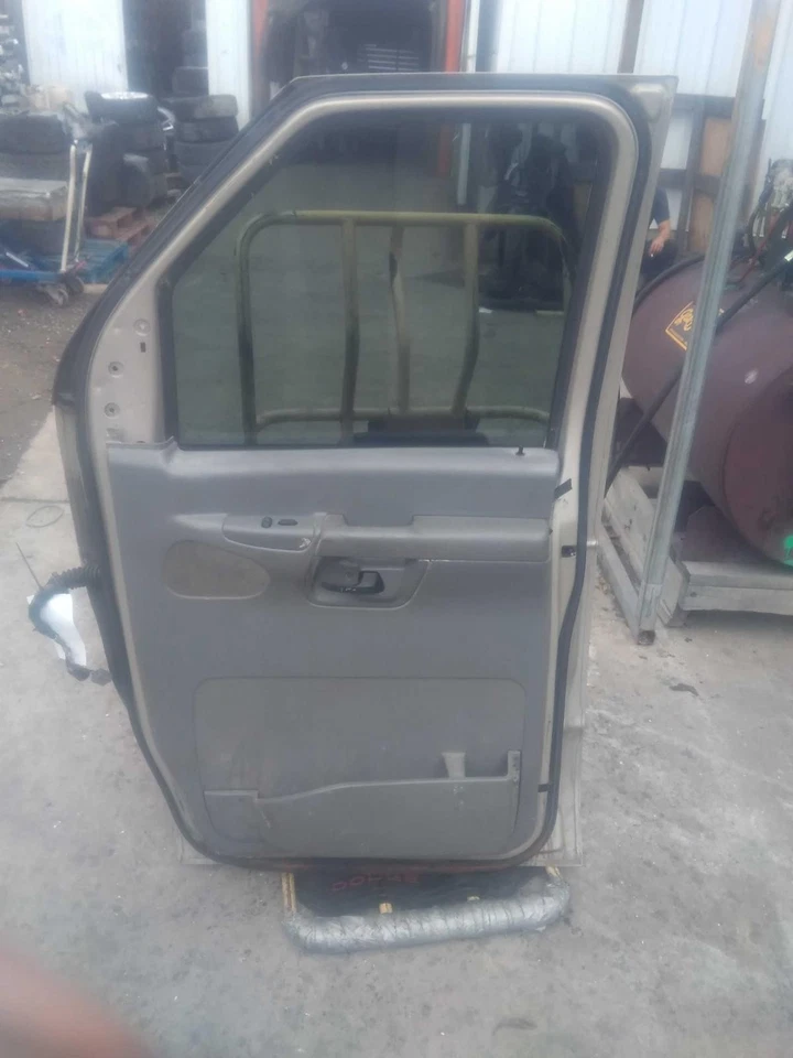 Used Front Right Door Assembly Front fits: 2008 Ford E350 VAN R. paddle type mir - Image 2 of 4