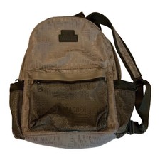 Zaino Steve Madden grigio con logo in rilievo molte tasche