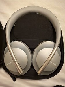 Bose Headphones 700 HP Wireless Noise Cancelling Over Ear Headphones sliver Case