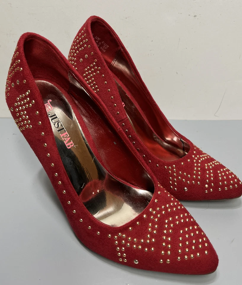 Zapatos de tacón de aguja de gamuza roja Just Fab talla 6,5 tonos dorados decoración usados en excelente estado Foto 2 de 4
