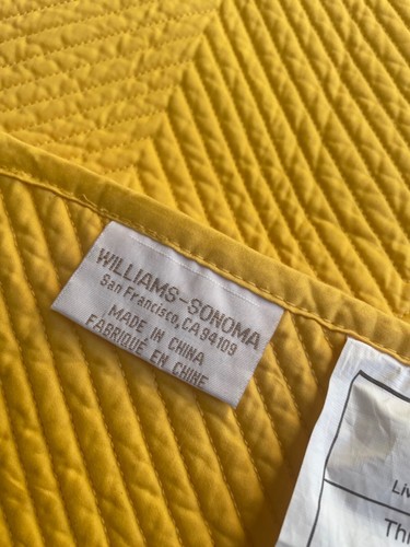 Corredor de mesa Williams Sonoma estampado amarillo 88" x 16" - Imagen 11 de 11