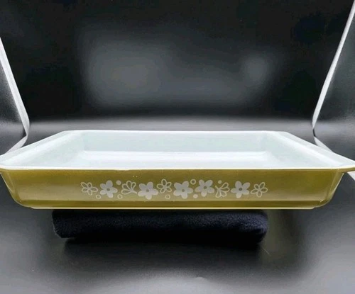 Vintage Pyrex Spring Blossom Green Lasagna Pan Baking Dish #933 “Crazy Daisy”