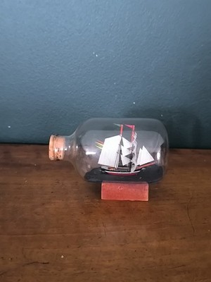 Altes Schiffsmodell Glasflasche