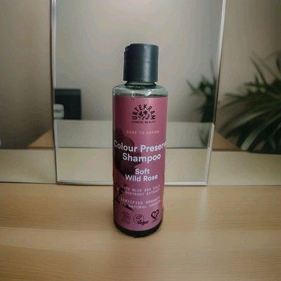 Urtekram  COLOUR PRESERVE SHAMPOO  WILD ROSE . SHAMPOO FOR COULEURIET HAAR 250ML