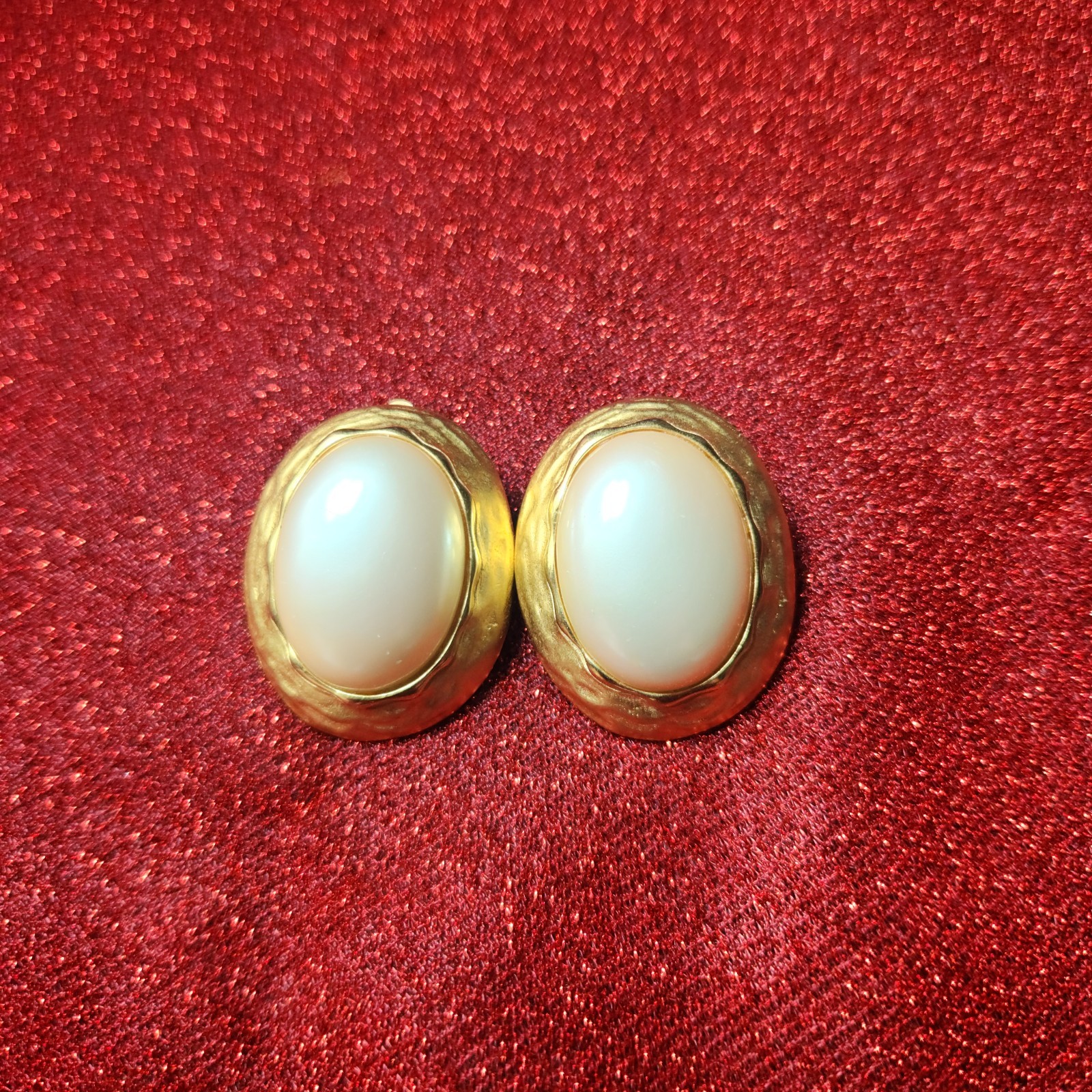Vintage P.E.P. Signed Gold Tone Oval Faux Pearl Cabochon Clip-On Earrings 80s