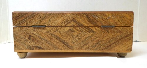 Antique PARQUETRY INLAID WOOD TRINKET BOX BASKETWEAVE Pattern Hinged Lid 5.5" Lg - Picture 7 of 9
