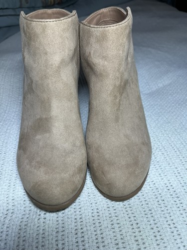 Old Navy Sand Tan Suede Basic Stacked Heel Ankle Zip Closure Booties Size 7 - Picture 10 of 17