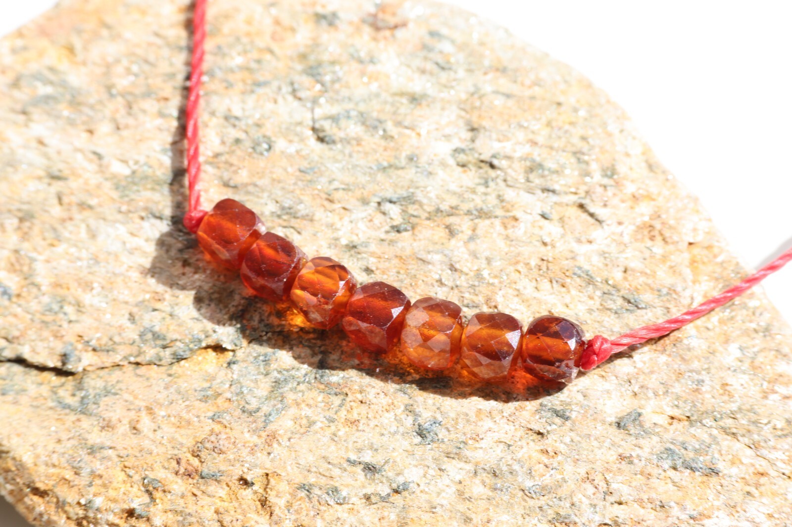 Collier argent et fil rouge ciré avec grenat hessonite véritable modèle 1825 pour femme