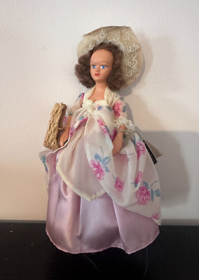 Peggy Nisbet Sammler Kostüm Miniatur Puppe Modell BR304 Lavendel Mädchen