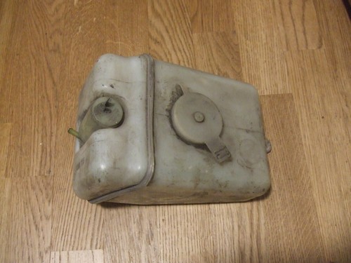 Original BMW  E30  Scheibenwaschbehälter Wischwasserbehälter + Pumpe 1366735