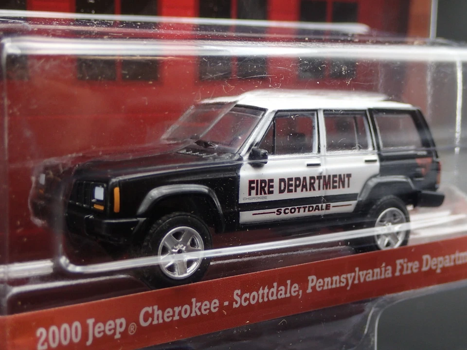 2022 GREENLIGHT 2000 JEEP CHEROKEE SCOTTDALE PENNSYLVANIA FIRE & RESCUE 2 - Image 3 of 4