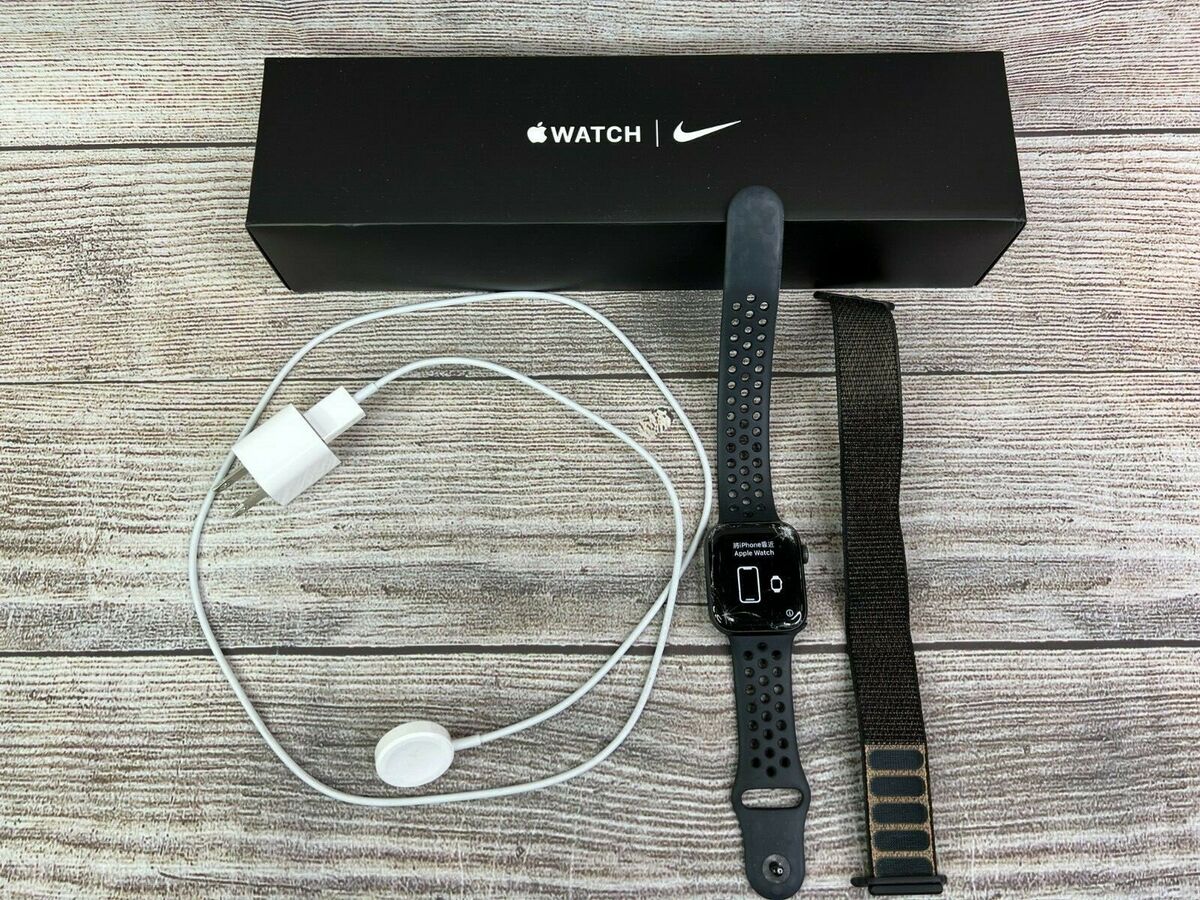 Apple Watch Series 5 44mm NIKE Aluminum - GPS + CELLULAR For Apple Watch Series 5 44mm NIKE Aluminum - GPS + CELLULAR For