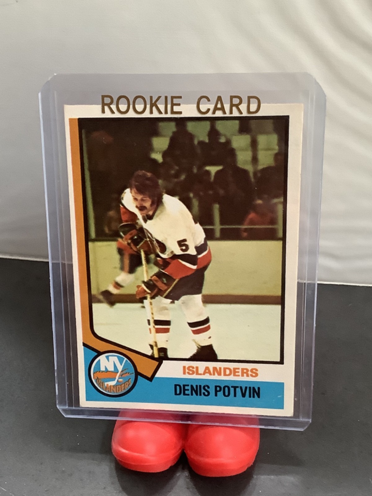 Denis Potvin #195 (Hockey Cards 1974 O-Pee-Chee) — is it worth grading?