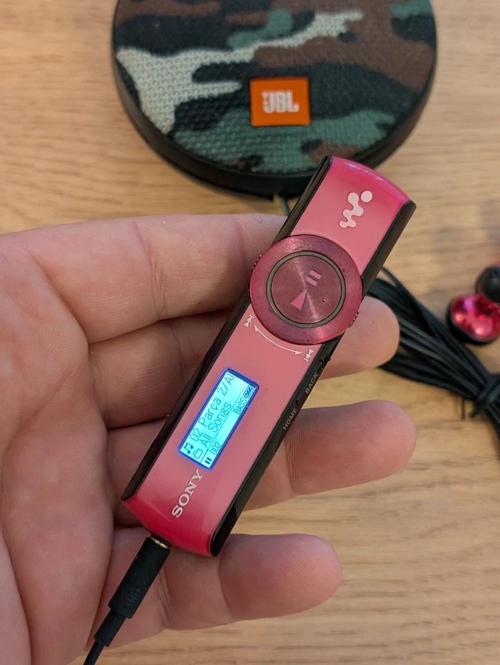 Sony NWZ-B172 Mp3 Player Pink 🩷 - 2GB Very Good Condition. With Belt Clip, 🎧 - Image 3 of 4