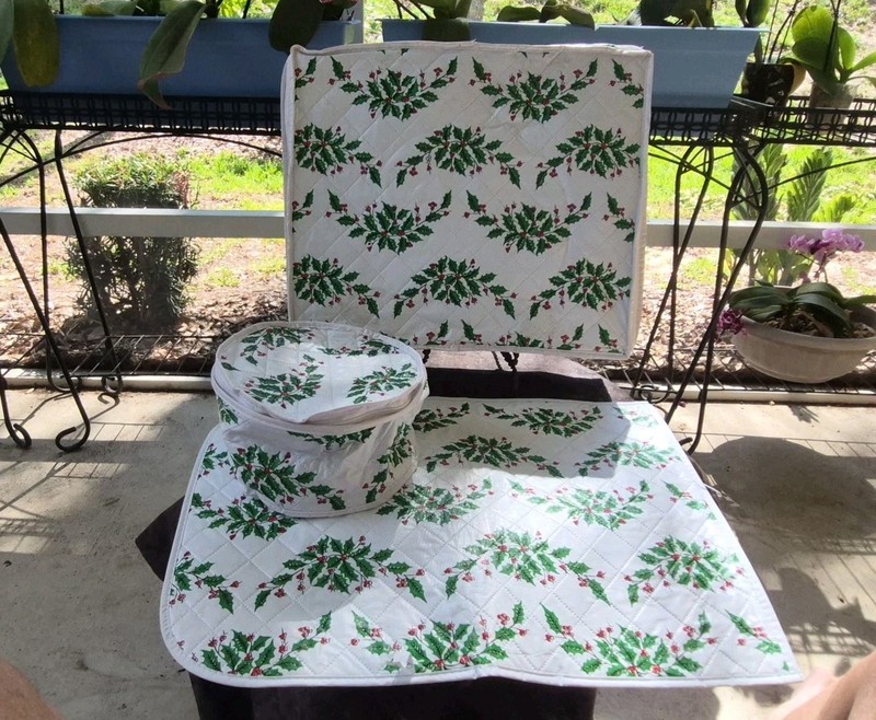 Lenox Holiday Storage Bags Cup Plate Platter Set Holly Berry Pattern Quilted