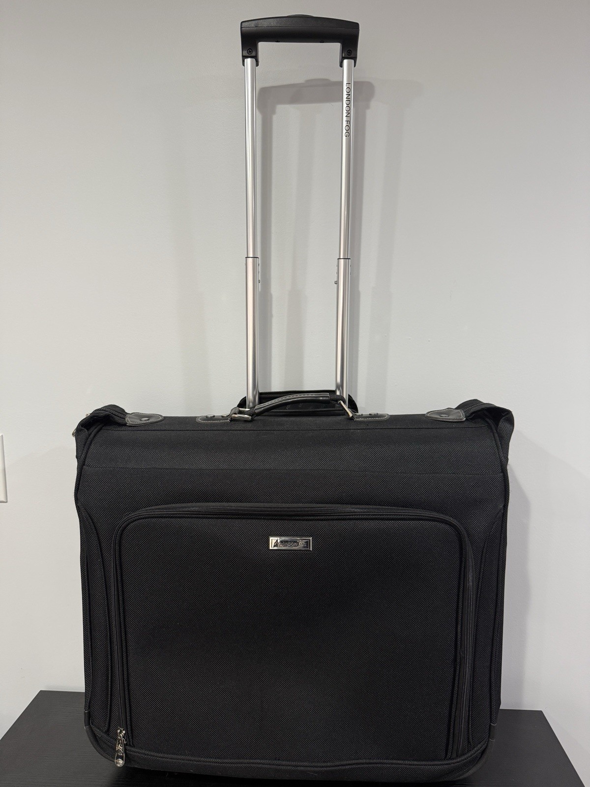 London Fog Buckingham 44" Wheeled Garment Bag/Suitcase Black