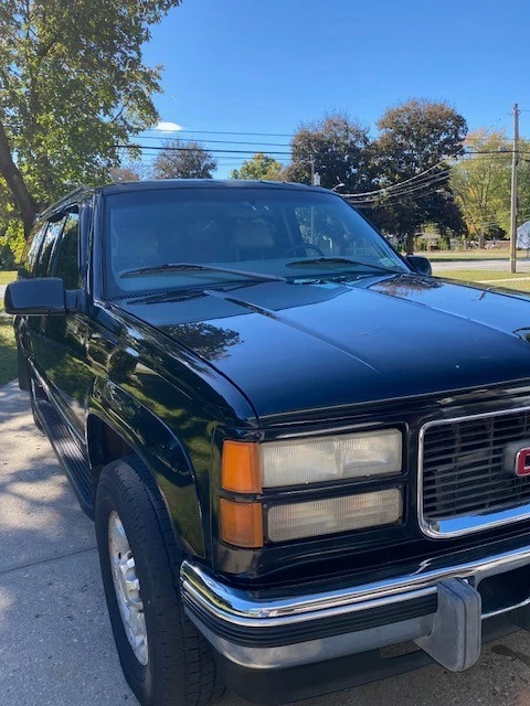 1999 GMC Suburban SLT - Изображение 2 из 4