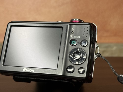 Nikon Coolpix L23 rot - Digital Kompaktkamera - CCD 10.1 MP 5X - Bild 10 von 14
