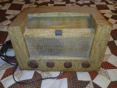 VINTAGE Victor Tube Radio  Model 8R76  Tested Sounds Good NOTE