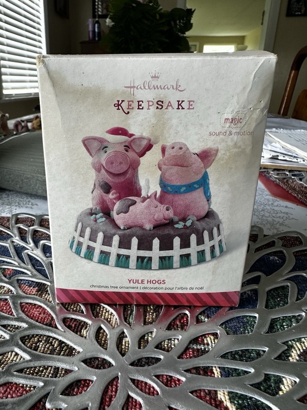Hallmark - Yule Hogs - Three Sining Hogs - Magic Sound & Motion - 2014 Ornament