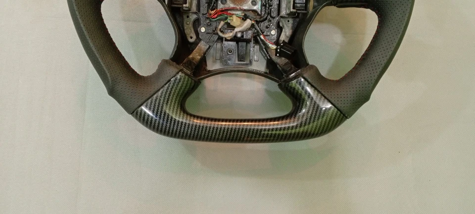 本田雅阁第 7 代 2003 - 2007 定制碳纤维方向盘升级版 — 第 3/4 张图片