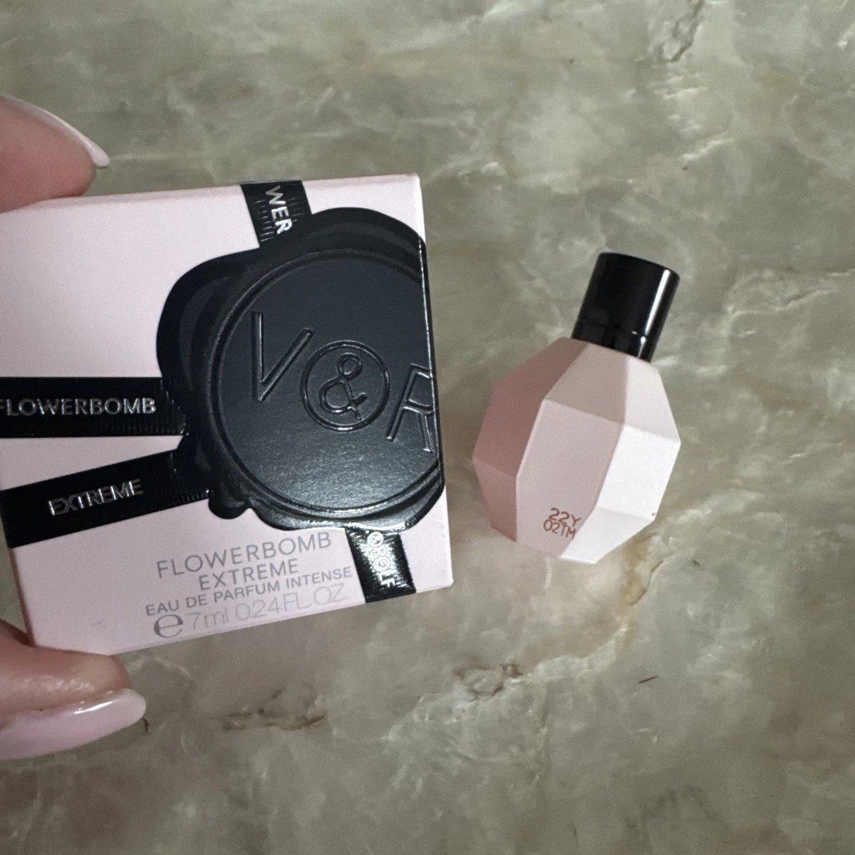 Viktor & Rolf Flowerbomb 喷雾式淡香精女| eBay