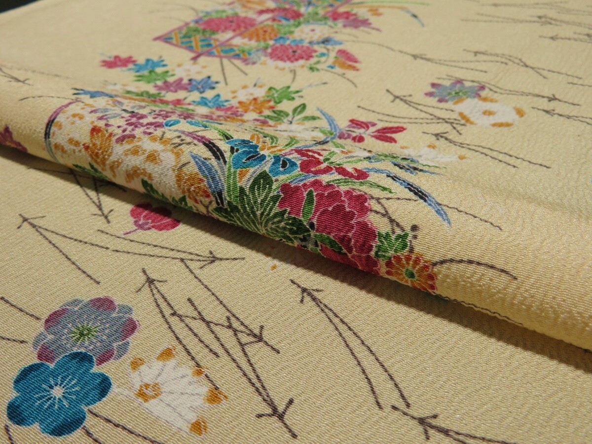 2Z03z90 Japanese Kimono Crepe Silk FABRIC Light cream Flower