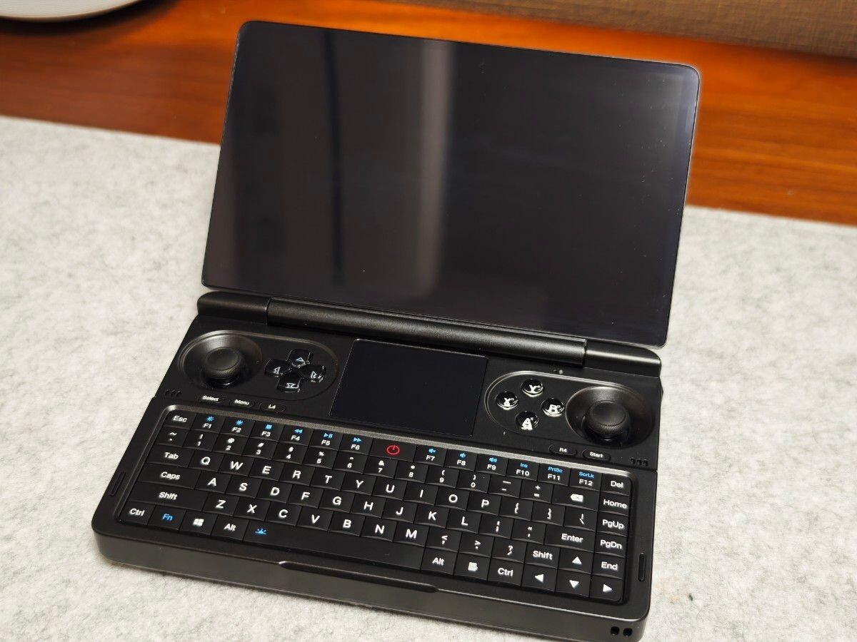 GPD WIN Mini 2024 Ryzen 7 8840u SSD 32gb RAM 2TB UMPC Near