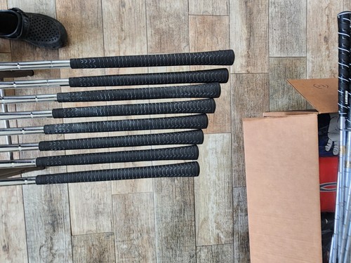 Hogan Radial Iron Set 3-E Right Hand Apex (4 Flex) Steel Shafts Chamois Grips - Picture 16 of 23