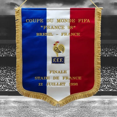 Fanion brodé Finale Coupe du Monde de la FIFA 1998 France V Brésil taille 50 ... - Photo 1/4