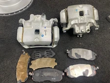 COMPLETE FRONT BRAKE CALIPER CARRIER BRAKE PAD GENUINE FOR NISSAN JUKE 2010-2021