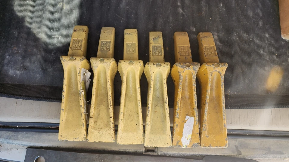 Diente de dientes de cubo Liebherr 31106 6397 606-15-06 65057 MV 796 7403195 Foto 2 de 4