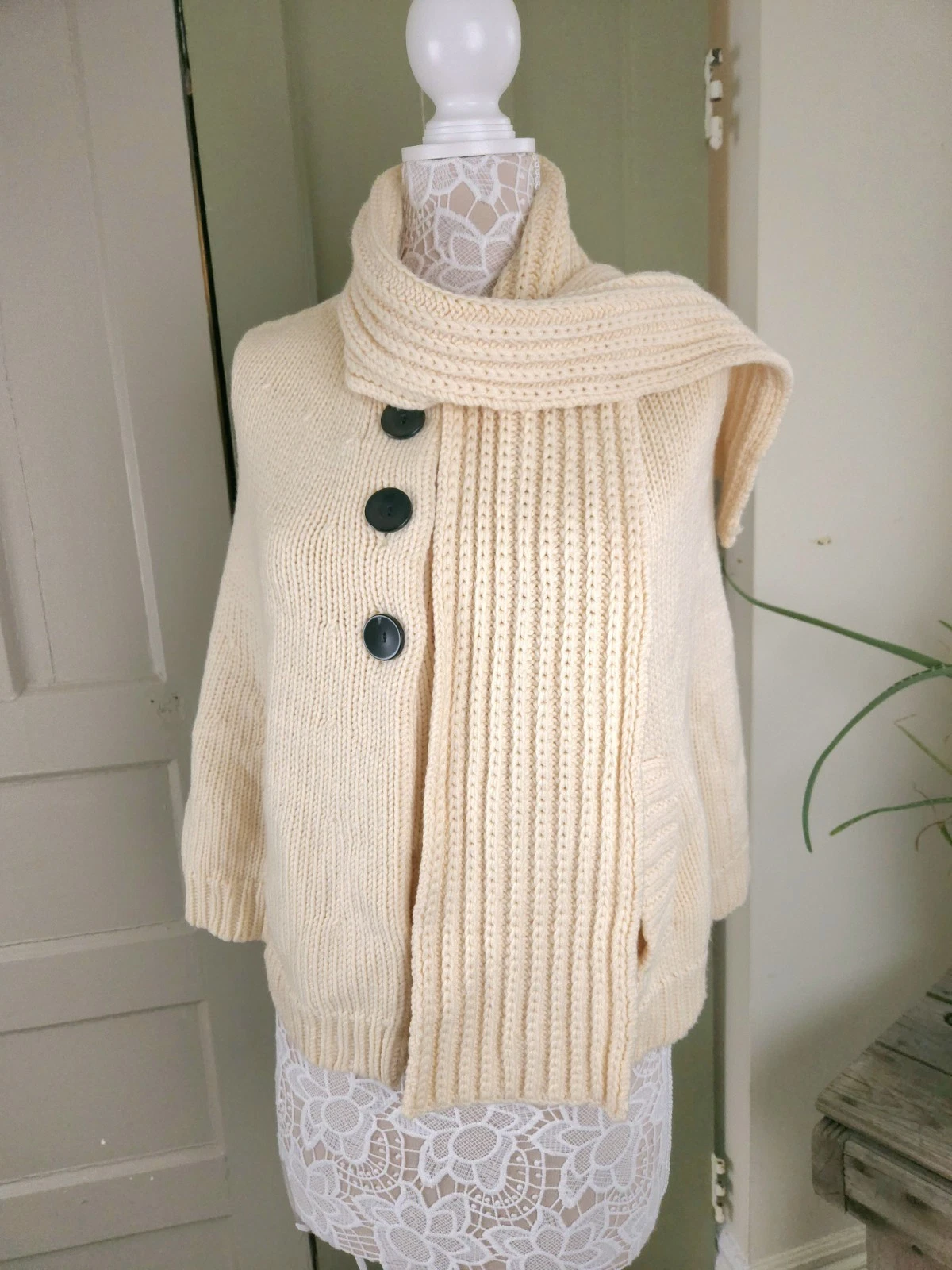 Banana Republic Marino Wool Poncho Cape Sweater Cardigan With Scarf Cream XS/S