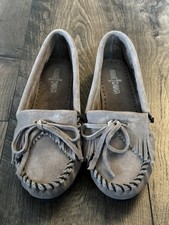 Minnetonka Women's Moccasins Gray Kilty Hardsole Shoes NEW Size 7